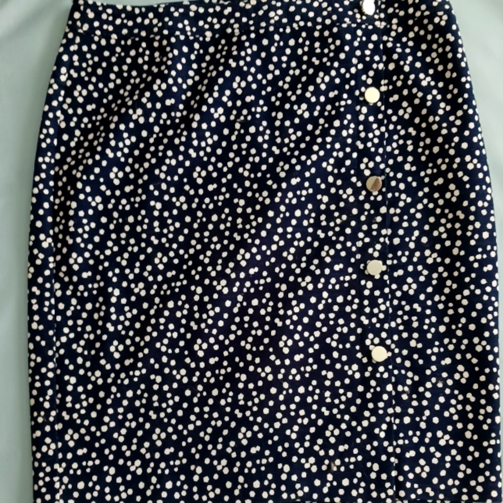Talbots Size 14 Cotton Twill Mock Wrap Skirt. Navy with Random White Polka Dots.
